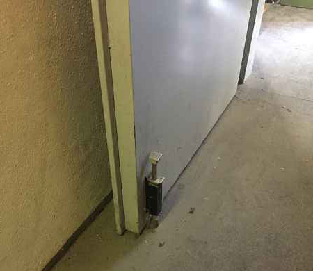 Türstopper an Brandschutztüren, Rauchschutztüren sind nicht zugelassen